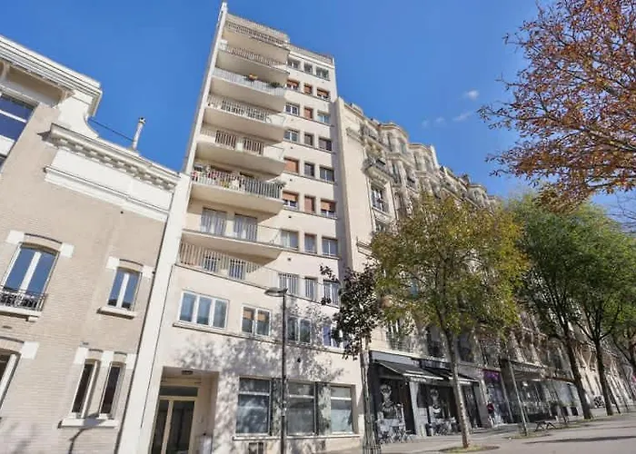 Cosy And Renovated In Heart Of Xvieme Parijs